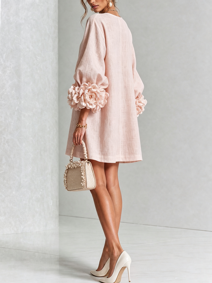Freja | Elegant Kjole med Blomstrete Mansjetter