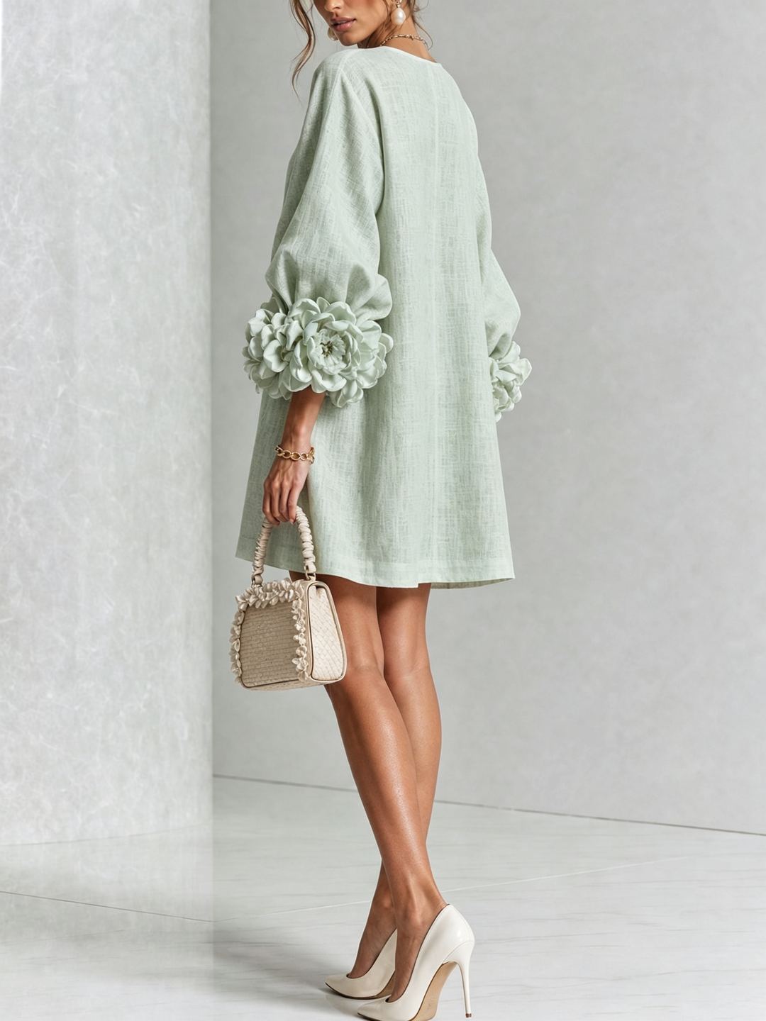 Freja | Elegant Kjole med Blomstrete Mansjetter