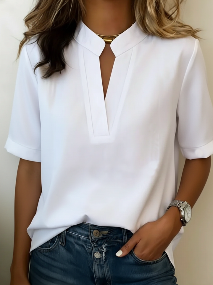 Margaux | Chic V-ringet Bluse med Gull Detalj